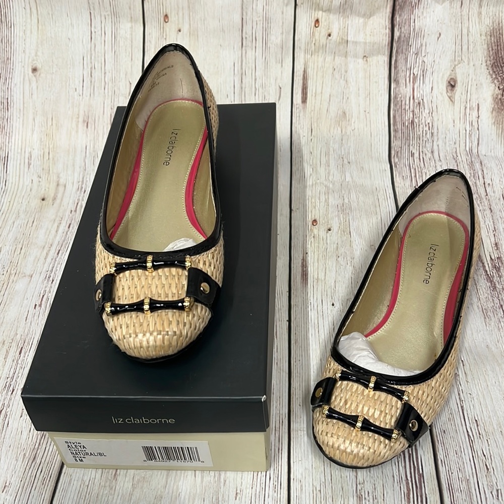 Liz Claiborne size 8 flat